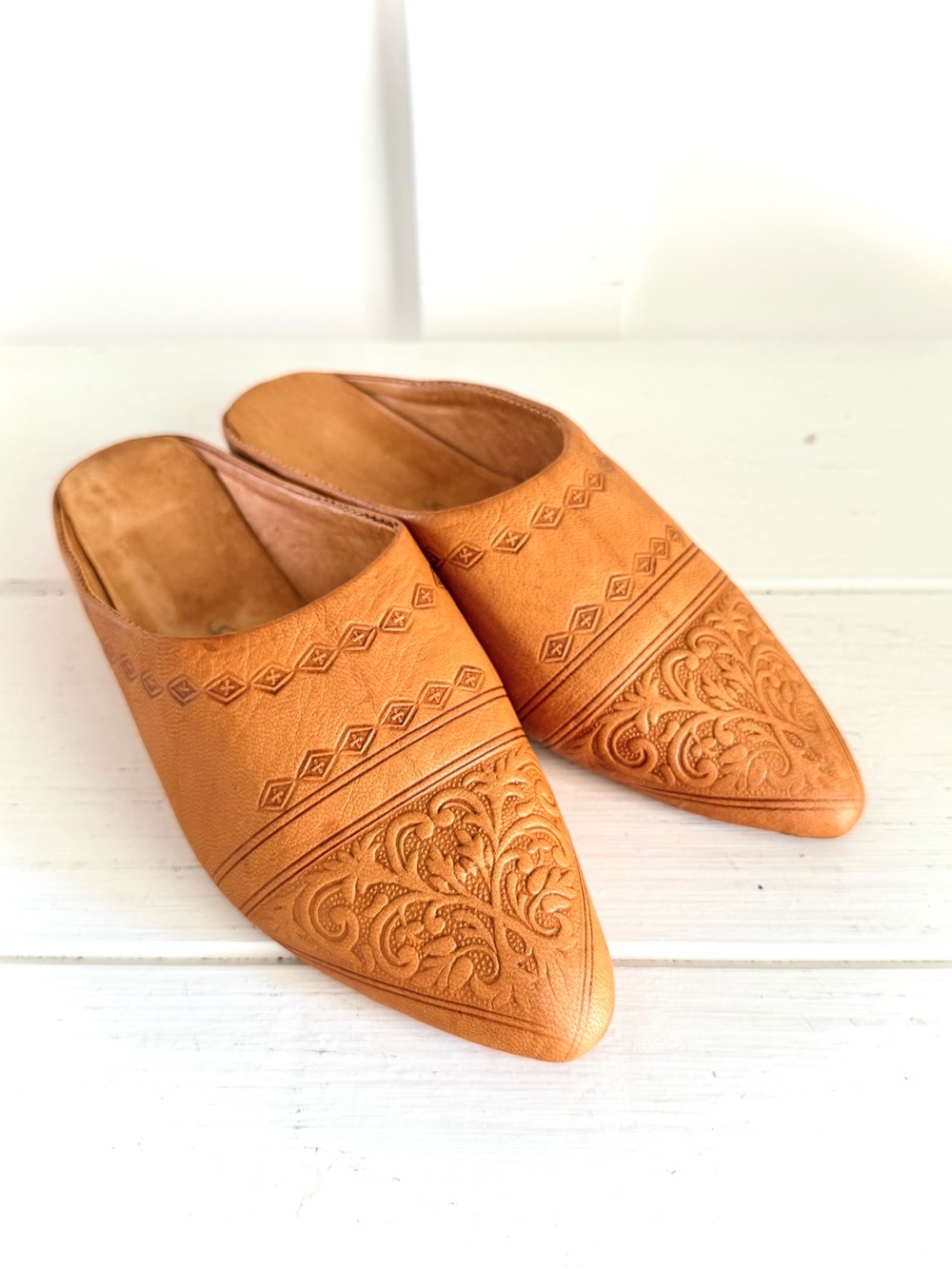 Vintage Moroccan Tooled Leather Sole Mules 6 Cognac Tan Slide Babouche Vrai Cuir